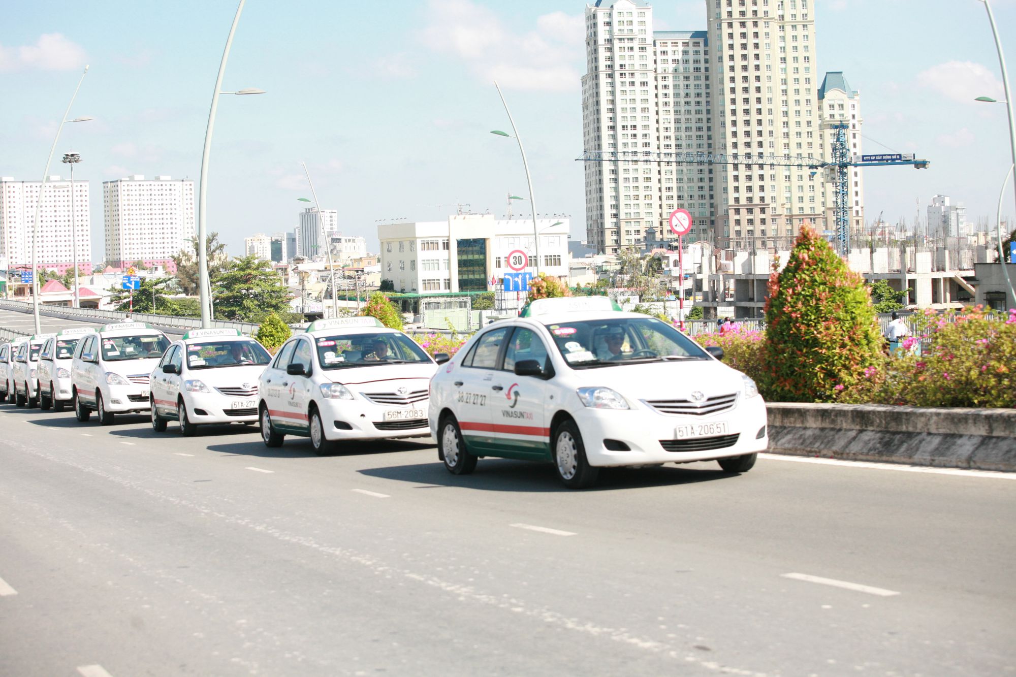 Số điện thoại tổng đài Taxi Phú Tân phục vụ 24/7