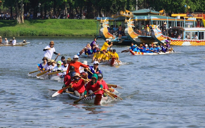 Lễ hội đua thuyền Huế