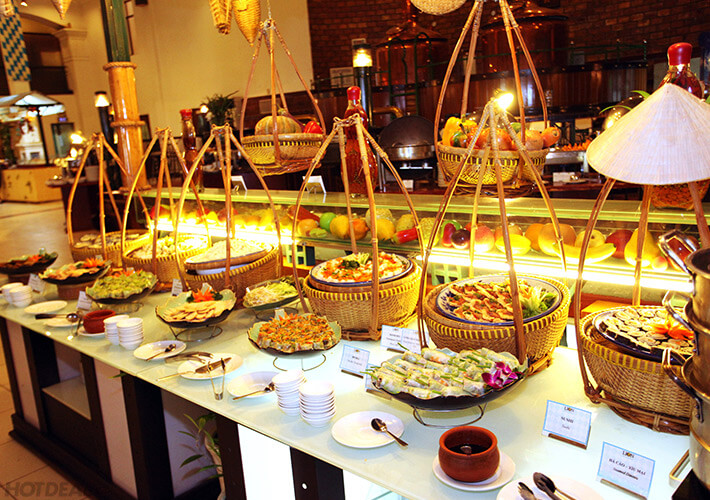 nhà hàng buffet làng lụa Hội An