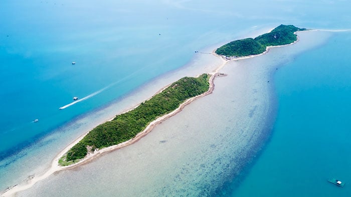Check-in Đảo Điệp Sơn với con đường cát trắng giữa biển dài 1km