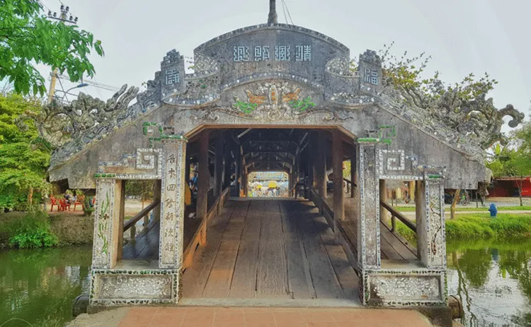 Khám phá vẻ đẹp lịch sử tại cầu ngói Thanh Toàn