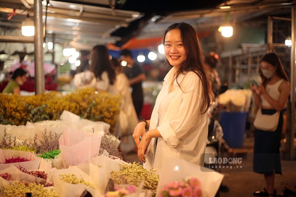 Check in tại chợ hoa Quảng Bá